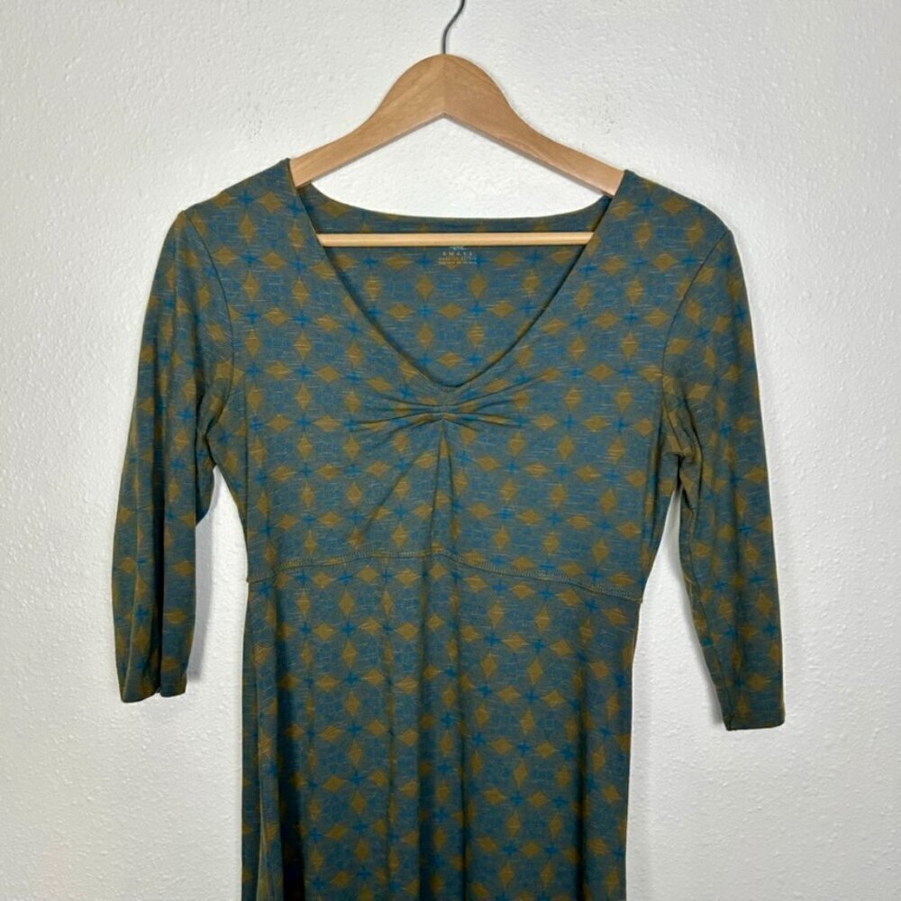 Toad and co Rosemary style dress with 3/4 inch sleeves made with organic cotton - Picture 3 of 7
